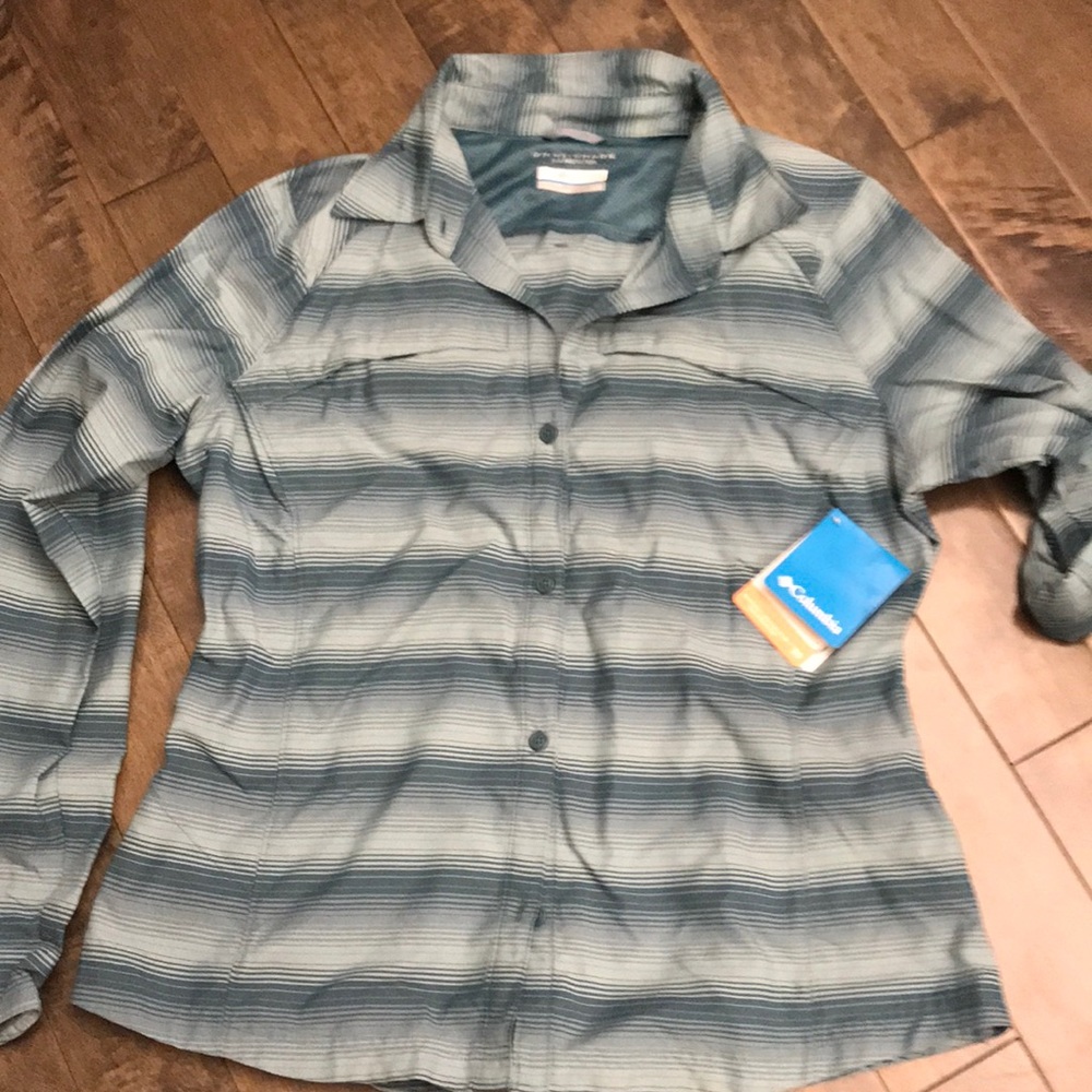 Columbia ladies large Omni-Shade long sleep with roll up tab shirt size large